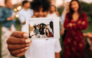 Can a medium connect to a photo of a deceased loved one?