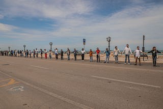 SU LE BRACCIA PER BALLARE