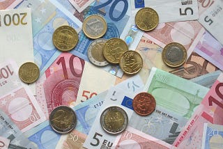 Entrada no Euro como fator propiciador de Doença Holandesa em Portugal e nos restantes países da…