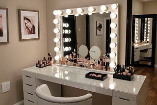 Lighted-Makeup-Vanities-1
