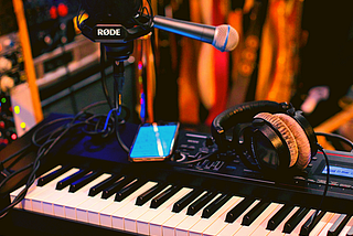 6 tips for musicians on getting gigs and promoting them