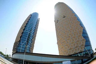Torres Al Bahr: dois edifícios sensíveis ao sol