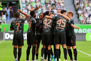 Bayern prevail in a 3–2 win over Wolfsburg : Match recap and key takeaways