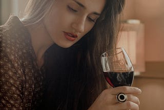 You Can Tell if a Woman is Worth Dating by How She Eats