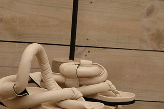 Puffy off-white kkerele flat sandals