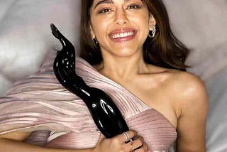 Alaya F Won Best Debut Female Actress In Filmfare Awards 2021. — CEN