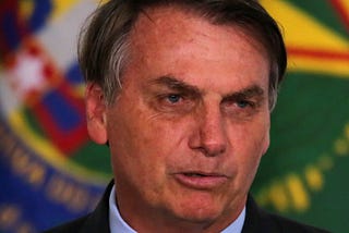 Bolsonaro cita processo inexistente para se recusar a falar com a imprensa