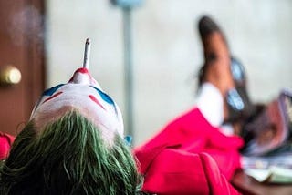 Coringa (2019): A humanização do homem sempre garantida, até quando ele é misógino