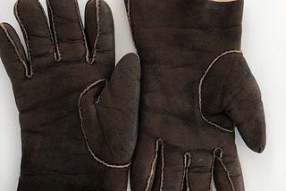 Bringing back the Elegance: Leather Gloves Repair Services near you