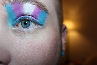 Eyeshadow in trans flag colours