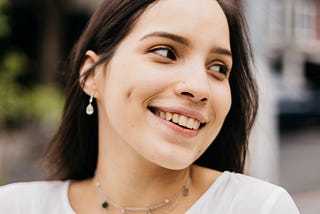 How to Show a Latin Woman That You’re Interested in Her