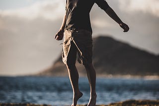 6 Body Language Hacks that Make you 10x More Confident