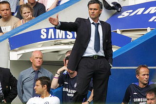 Analyzing Jose Mourinho’s Chelsea (2004–2005).