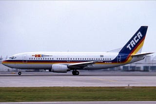 The Boeing 737–300 which landed on a New Orleans levée N75356