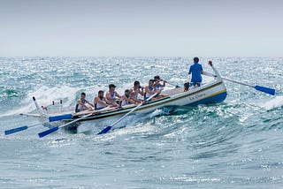 Regata de las 3 Millas, celebrada en las Playas de El Palo de Málaga el 09-09-2017.  Se levantó un  fuerte temporal de levante y algunas pruebas se suspendieron. Esta tripulación y su patrón supieron “capear el temporal” de manera envidiable.