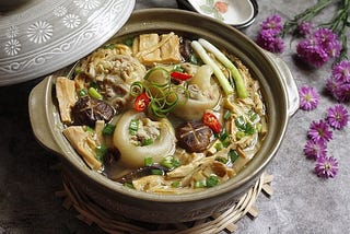 Vietnamese New Year’s dish: Stewed bamboo shoot soup with pig’s trotters