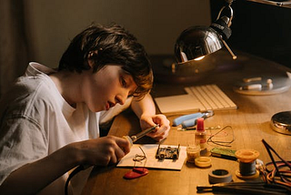 10 Electrifying Electronics Kits for Kids!