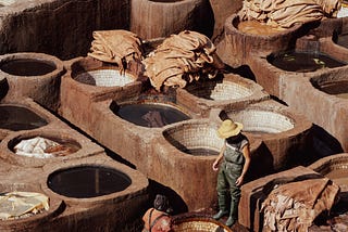 What connection does hashing have to the bucket sorting concept?
