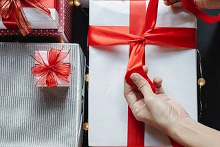 Low Waste Holiday Gift Ideas For a More Sustainable Future