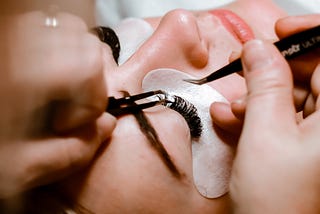 How To Choose The Best Thickness For Your Eyelash Extension