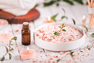 The Physical and Emotional Benefits Of Adding Salt To Your Bath Water | Wellnisa