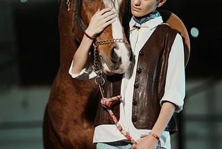 “Little Wild Cat” Charm: How to Captivate Men with Adorable Demeanor