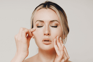 Emface: como é o rejuvenescimento facial sem agulha