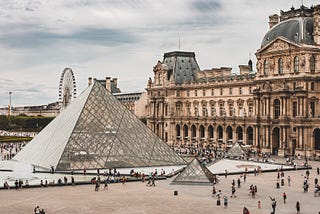 Graphing the Louvre