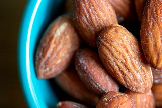 Benefits of Eating 6 Soaked Almonds Every Moring