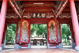 the Four Heavenly Kings (四大天王 sì dà tiān wáng) at Kaiyuan Temple (開元寺 kāi yuán sì) in Tainan