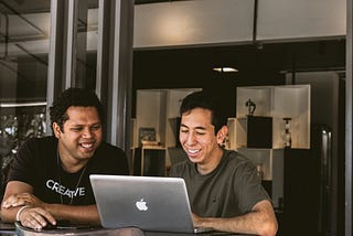 Apa yang Membedakan Peran Founder dan Co-founder di Startup?
