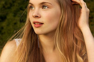 A pretty woman.
