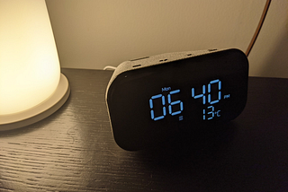 This Slightly Smart Alarm Clock Is Perfect Because It Doesn’t Do Everything