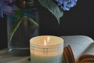 Use aroma candles to reduce stress and promote good sleep | Wellnisa