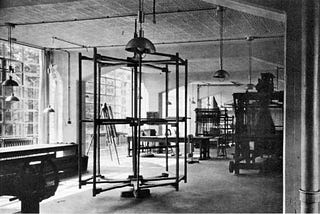 The weaving workshop, 1927 (Bauhaus Foundation)