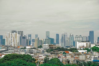 Di Balik Kabut dan Kemajuan