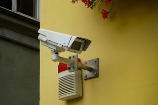 From Wires to Waves: Exploring the Pros and Cons of Wired and Wireless Security Cameras