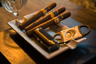 Unveiling the World of Cigars: A Connoisseur’s Guide to Choosing and Savoring the Finest Varieties.