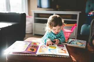 Dia nacional do livro infantil: A importância da literatura na primeira infância.