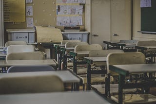 A photo of an empty classroom.