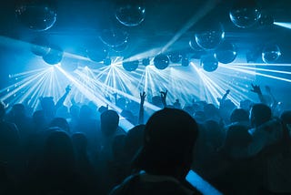 A balada, o balcão e o bar