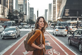 Joyce (my friend) and me had a window between 6AM and 3PM to shot some pics in Paulista Avenue. She was really happy because it was our first time taking pics in São Paulo.
