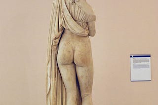 A Reversed Perspective: Looking at Greek and Roman Art from Behind(s)