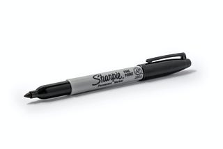 an open sharpie marker