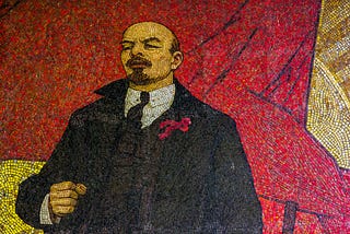 Lenin: Pahlawan atau Penjahat?
