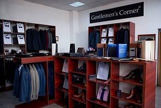 GENTLEMEN’S CORNER ISI CERTIFICA LINIA DE MGAZINE SI DEPOZITELE PENTRU MASURI IMPOTRIVA PANDEMIEI