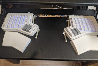 One month with the Ergodox EZ, the Colemak layout and learning keyboard shortcuts