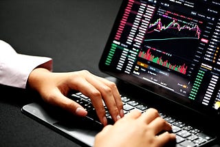 How to Make $100 a Day Trading Crypto