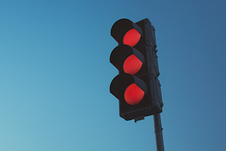 Traffic light all in red. Stop Loss in investing — is it really what you think it is? AI Image generated by henrique centieiro and bee lee on MidJourney