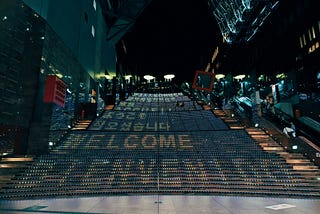 stairs with welcome written in different languages on each step, starting with Bienvenido, then welcome, etc.